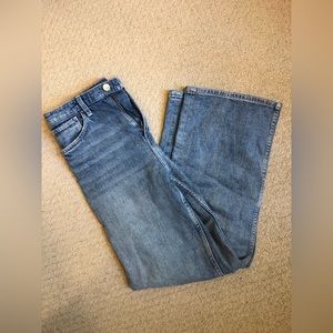 Light wash high-waisted wide leg mom jeans from H&M